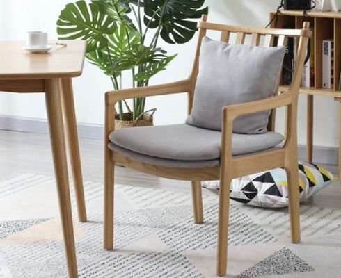 Moderne Restaurant Hotel Stoff Polstered Holz Armlehne Esszessel mit Massivholzkonstruktion