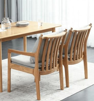 Moderne Restaurant Hotel Stoff Polstered Holz Armlehne Esszessel mit Massivholzkonstruktion