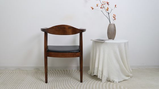 Nitrolacquer Finish Nordic Massivholz Armlehnen Kissen Stuhl zum Essen Hotel Zuhause Präsidentenstuhl Restaurant Caféshop
