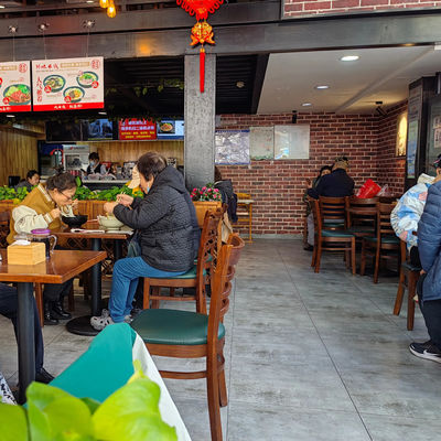 Postverpackung N Holzrestaurantleiter Rückenstuhl zum Essen Massivholzstuhl individuell