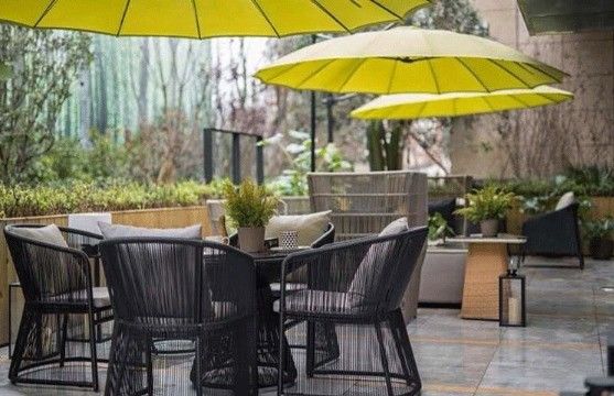 Metall Speisestuhl italienischer Stil Holz Kaffeestuhl für moderne Luxus Sitzgelegenheiten im Freien