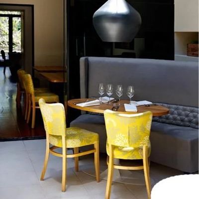 OEM Holz Esszessel mit Holzbeinen für nordische Stoffe PU Leder Bankett Hotel Restaurant Veranstaltung und verstellbares Design