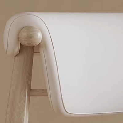 Postverpackung und Massivholz-Esstühle für modernes Esszimmer