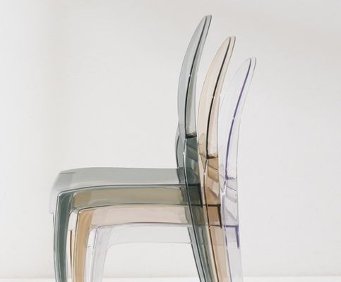 Moderne Stackbare Esszessel aus transparenten PC-Material für Stackbare im Hotel Cafe Wohnzimmer