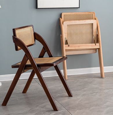 Hotel Restaurant Esszimmermöbel Moderne nordische Klapprückenlehne aus Rattan Massivholz Esszessel W47.5*D47.5*H81.5CM