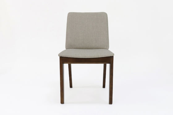 Massivholz-Esstuhl mit individueller Polsterung