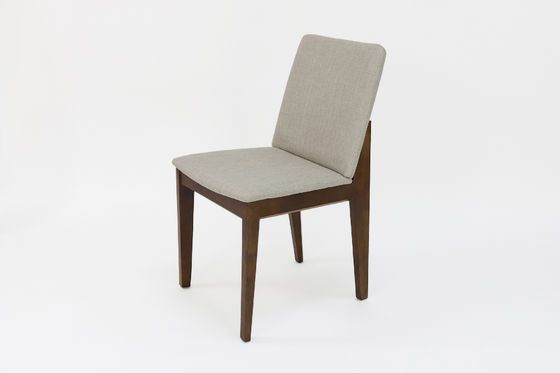 Massivholz-Esstuhl mit individueller Polsterung