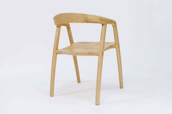 Restaurant Massivholz-Esstuhl mit Nitrolacquer-Finixierung in Walnuss/Natur/Schwarz