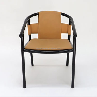 Spezifische Esszessel Massivholzrahmen Freizeitlounge Akzent Armstühle mit braunem Sattelleder