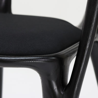 2024 Vintage Nitrolacquer Finish Holz Künstlerisch angepasst Möbel Stoff Polsterung Esszessel für Restaurant