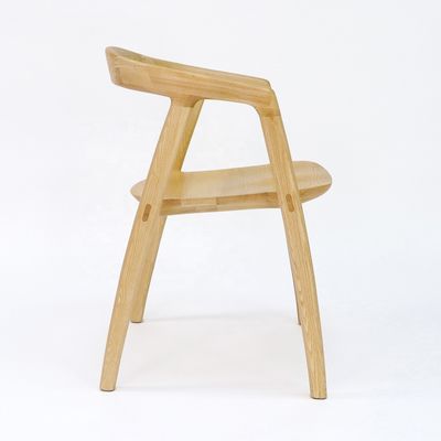 Moderne nordische Restaurantstil Holzlehnstuhl Design Massivasche Holz Esszessel mit Möbeln und Postverpackung