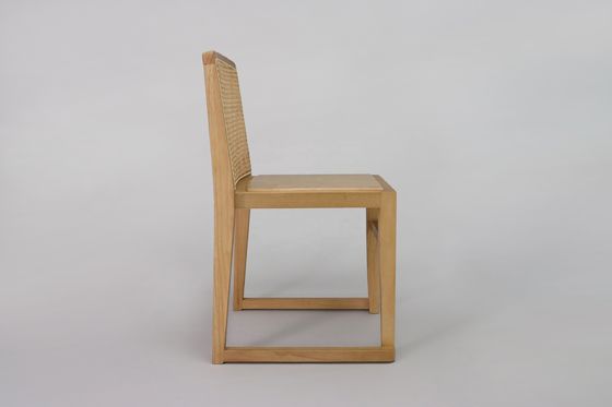 Stackbare Wicker-Stuhl mit Rattan-Rücken und Massivholz-Sitz für Hochzeit Outdoor-Café Esszimmermöbel