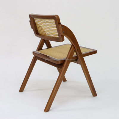 Esszimmermöbel kundenspezifisch Klappbares Rattan Massivholz Esszessel für Restaurant