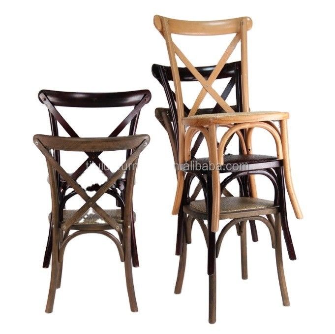 Moderner Stil D50*W42*H89CM Stapelbares Massivholz X Kreuzrückenstuhl mit Rattankissen für Hochzeitsfeiern im Freien