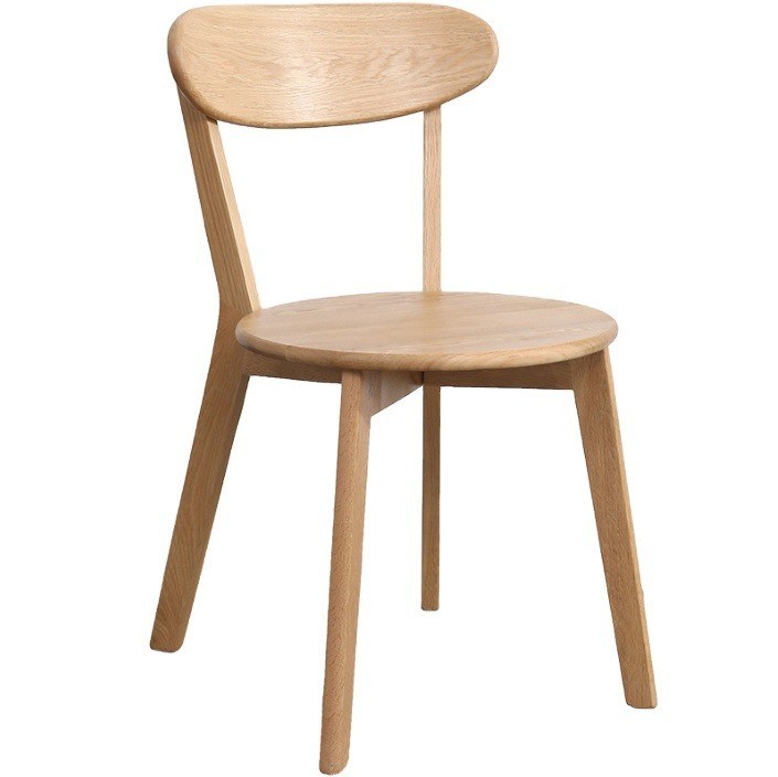Massivholz-Esstuhl W44*D49*H80CM Eichenholz für Nordic Simple Design in einem kleinen Familienrestaurant