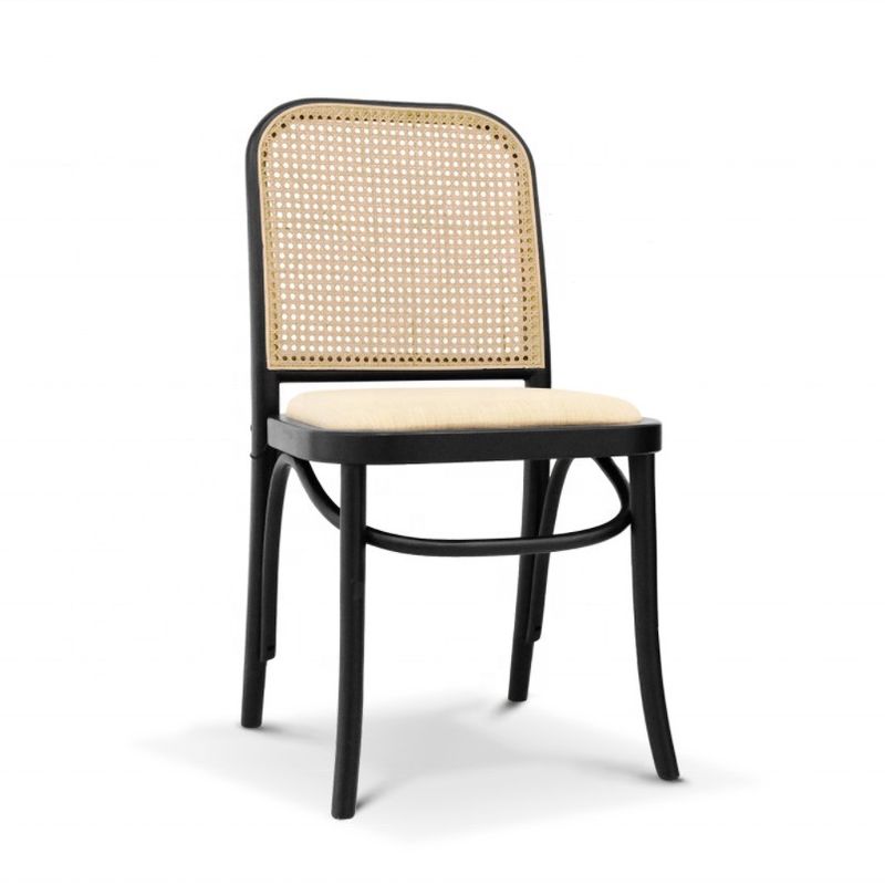 Klassischer Massivholzframe Esszessel in schwarzem Rattan für Wohnen Restaurant Hotel Moderne Design-Stil