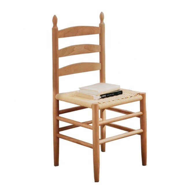 Massivholz-Esstuhl mit Seilsitz Eine perfekte Kombination aus Form und Funktion