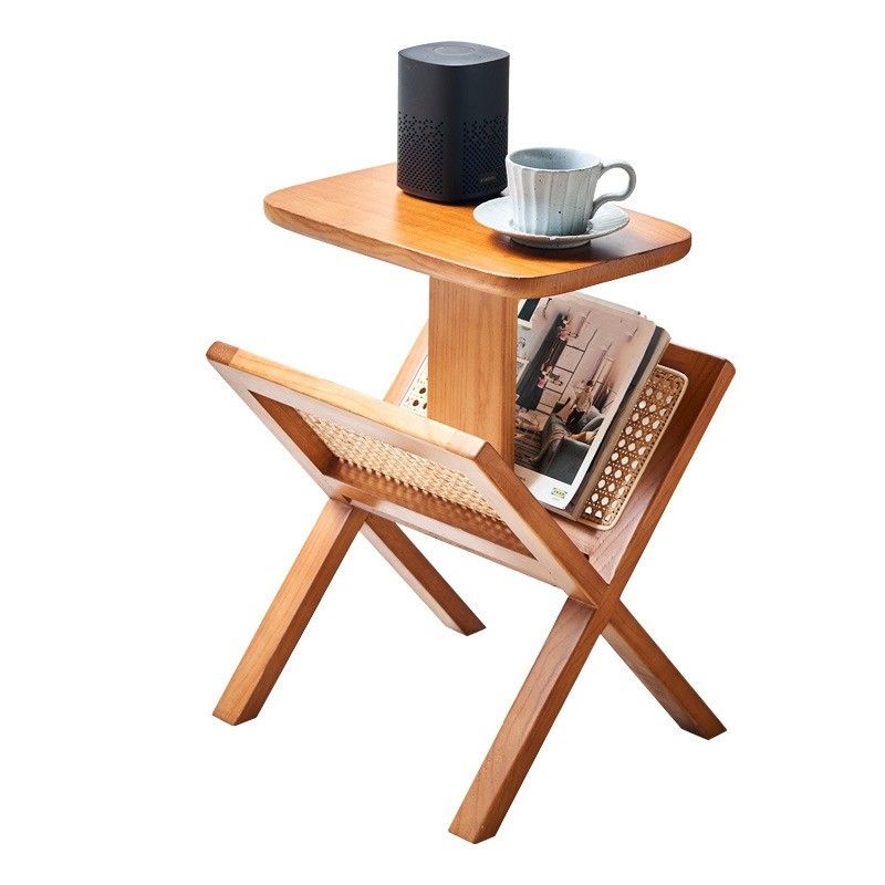 Massivholzquadratischer Seitentisch mit gewebtem Rattan-Buchregal lackiert und langlebig gebaut