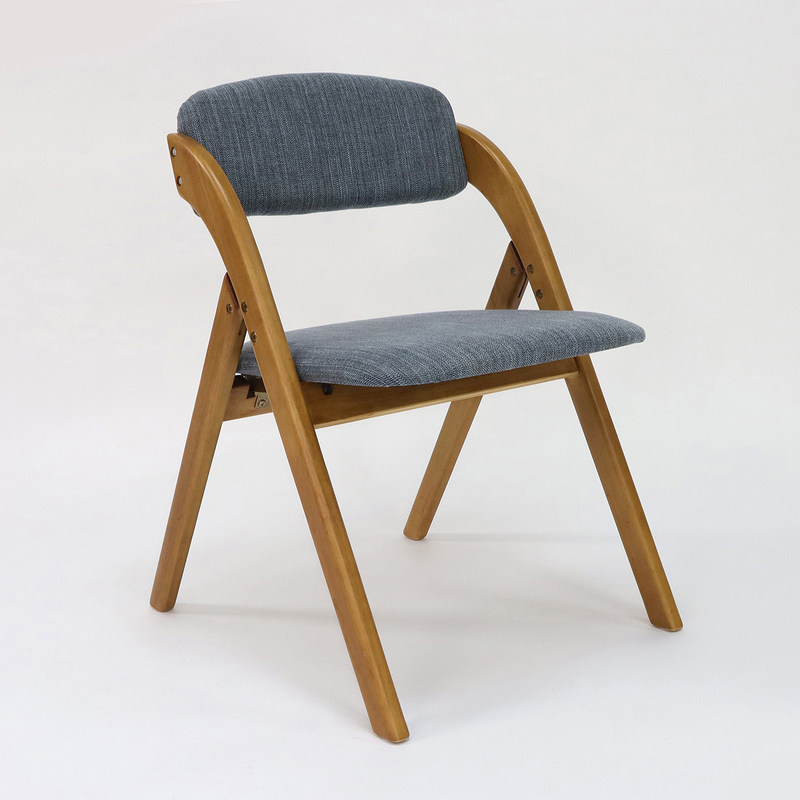 Maßgeschneiderter Holz-Esstuhl im Vintage-Stil mit klappbarem Design und Stoffbedeckung